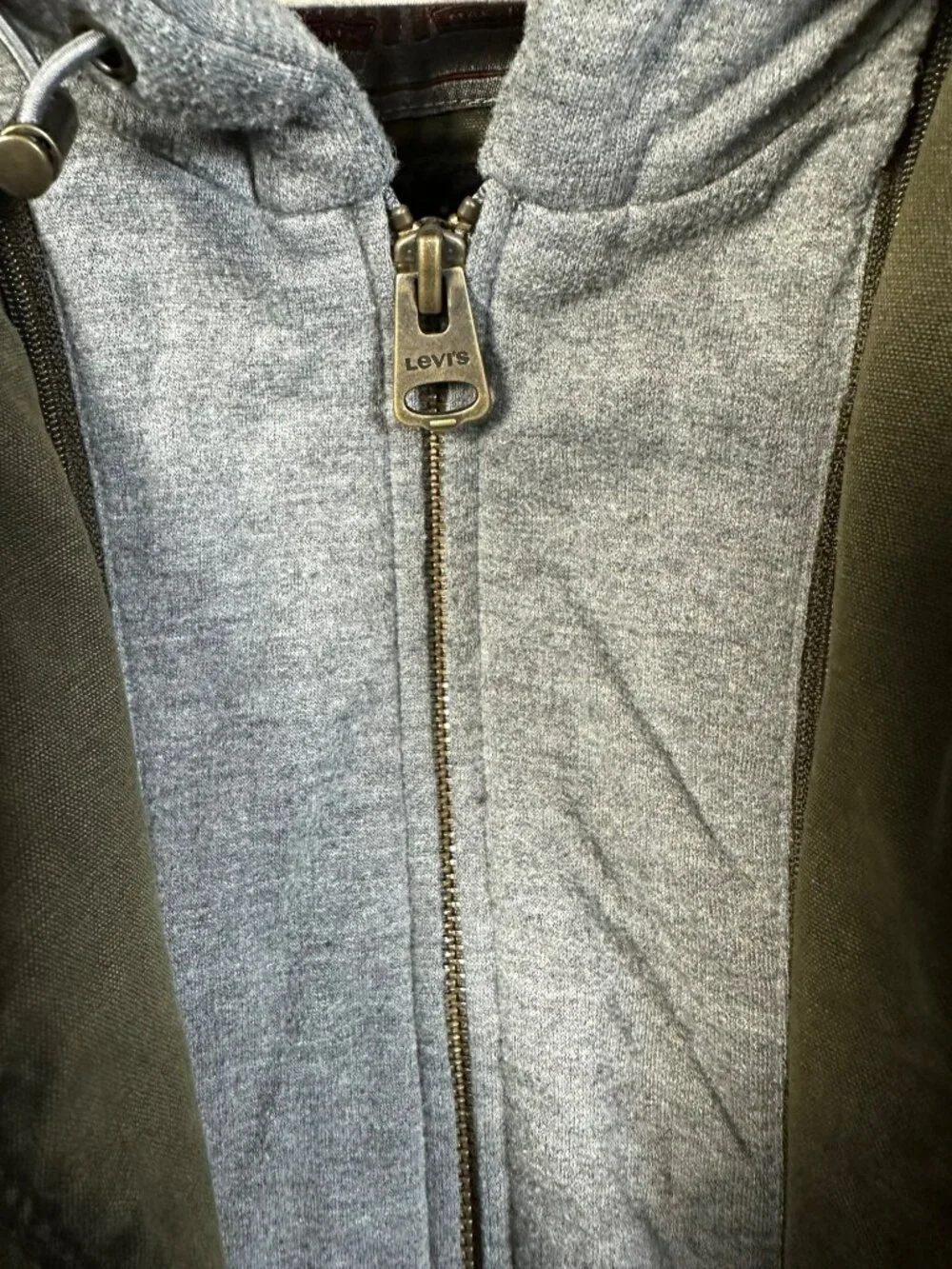 Levis fall shoulder chest